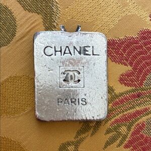 CHANEL bruised and beaten former keychain